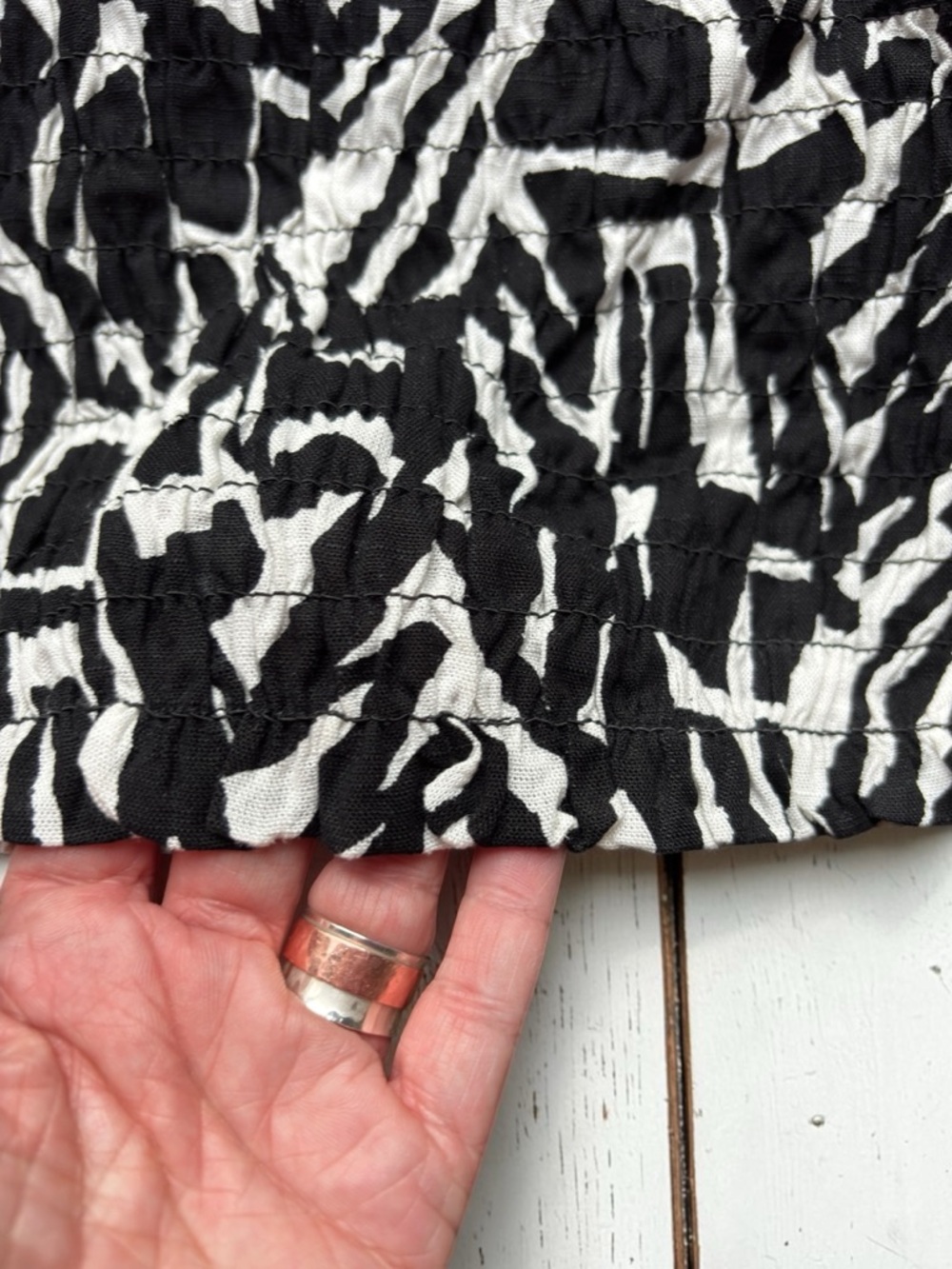 Monteau Black & White Puff Sleeve Smocked Crop Top Size Small - Picture 7 of 11